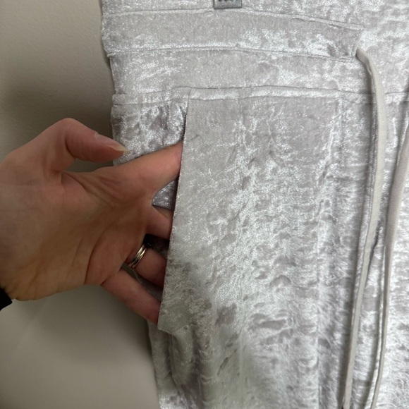Lululemon ready to crush velour silver jogger Pants 4 - Picture 4 of 8